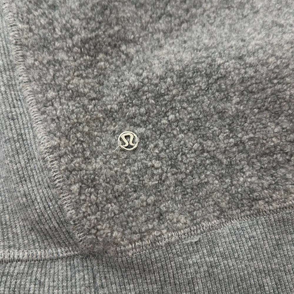 lululemon sherpa quarter zip sweatshirt. boxy fit. gray. size 4. EUC - Picture 5 of 5